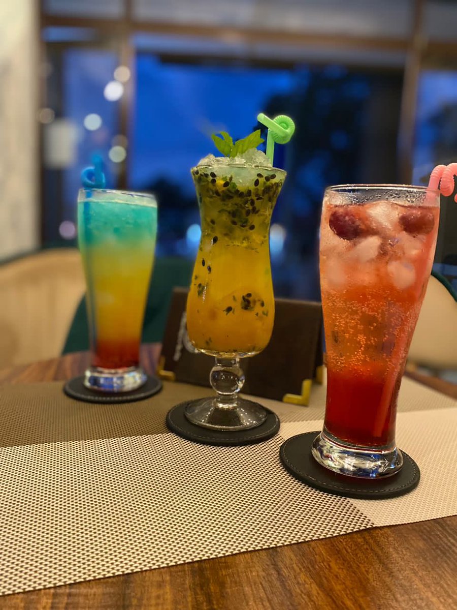 CheatMealsCafe's tweet photo. Indulge in the perfect pairing of delectable dishes and tantalizing cocktails at Cheat Meals Cafe! 🍹🍔 

Savor every bite and sip as you treat yourself to a culinary experience like no other. 
#CheatMealsCafe 
#Foodie 
#Cocktails https://t.co/VMvPNPYjyb