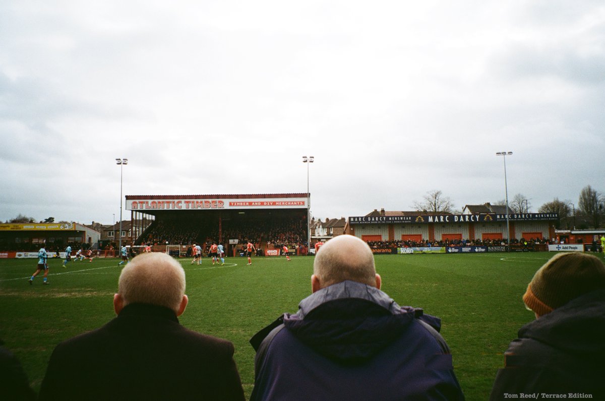 Best of luck to @altrinchamfc in their National League playoff semi-final match today vs Bromley. Such a great community set-up at Alty, would love to see the old-school Moss Lane grace the Football League.