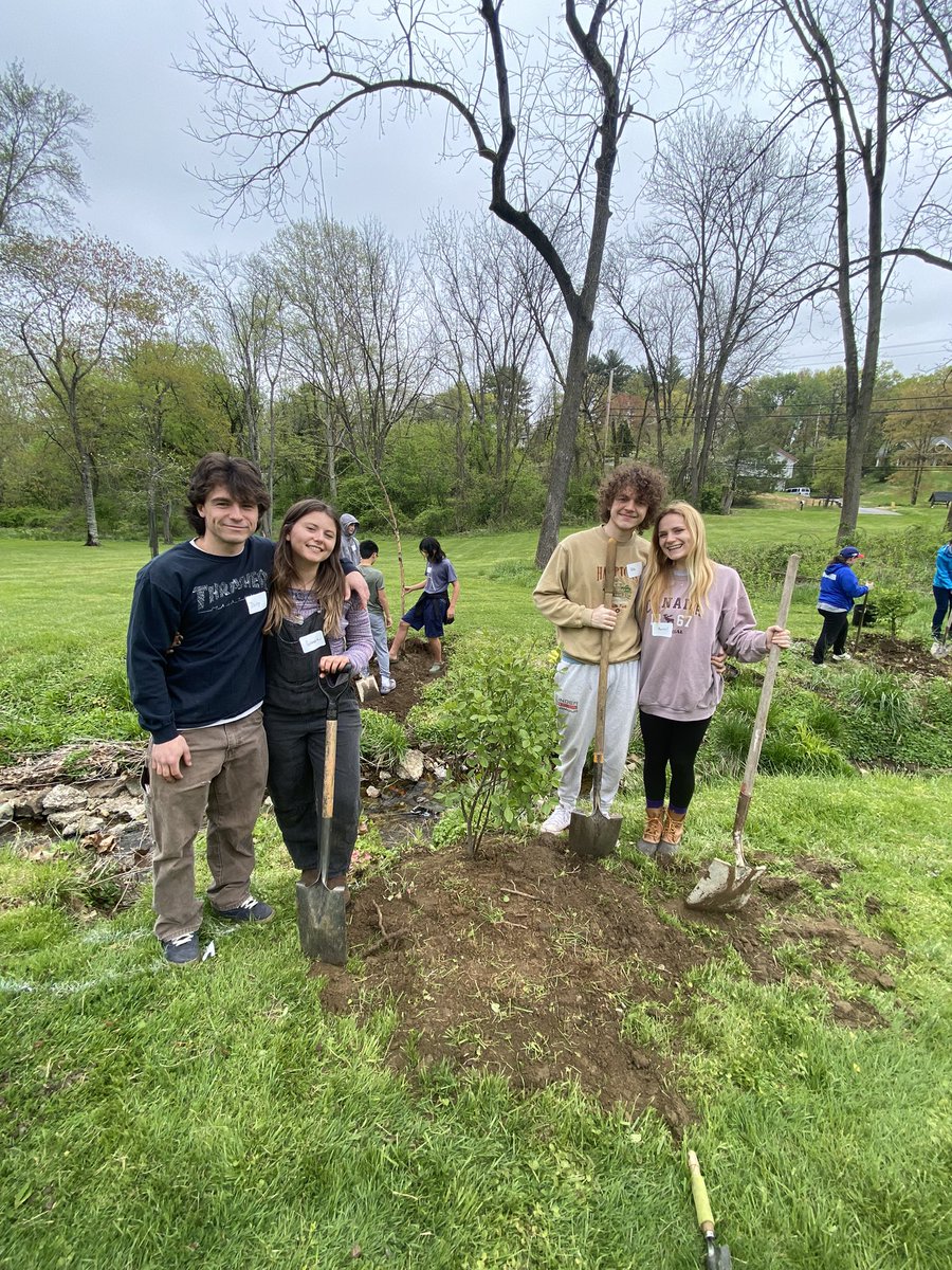 A great day yesterday with @NewtownTwpDelco rounding out Earth Week celebrations with an #ArborDay tree plating in Brookside Park.

❤️Lots of student volunteers & adorable Alice who leaves a legacy at the young age of 3.
