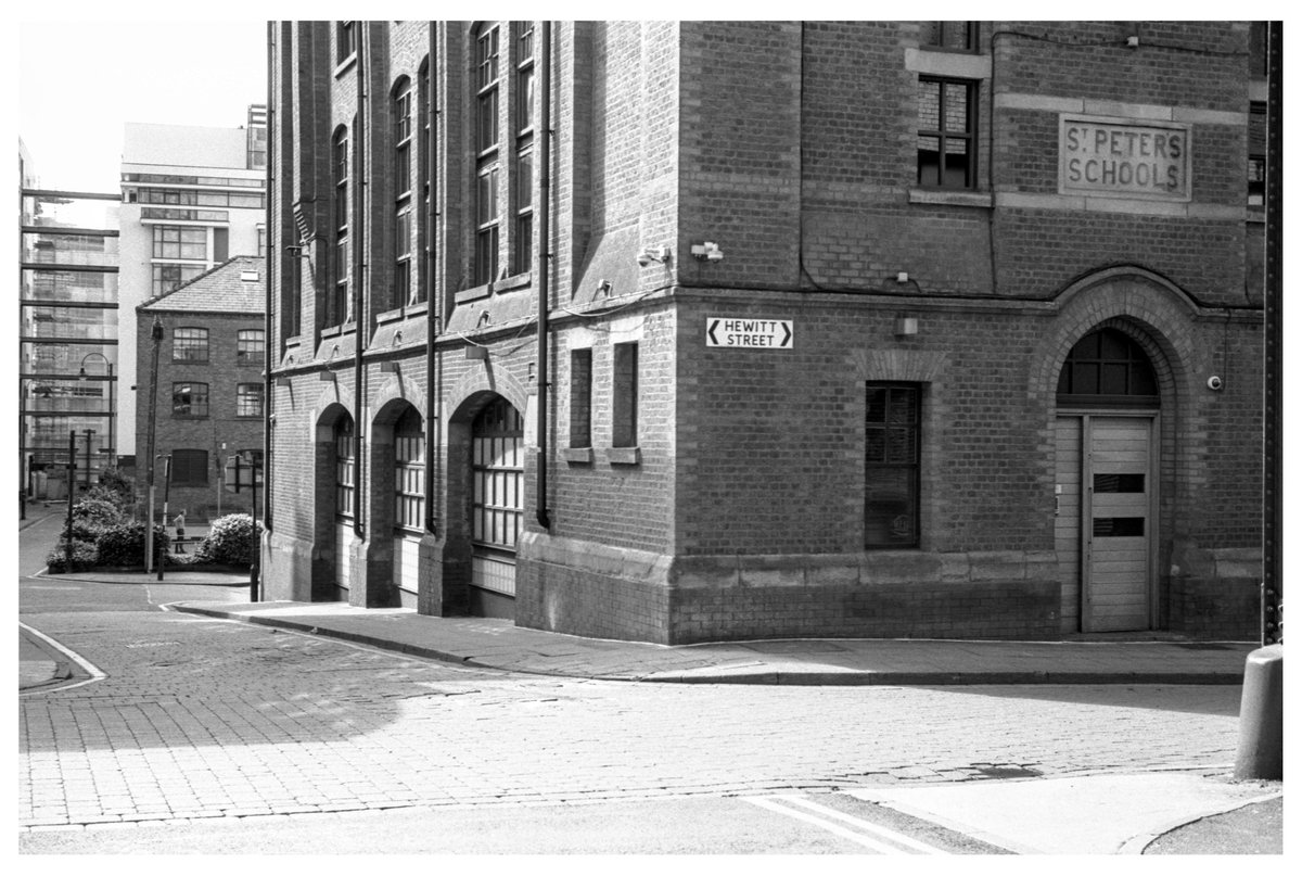 Madchester musings on a sunny afternoon, Manchester.
(Leica M3, 50mm Voigtländer Nokton f1.5, Kodak XX 250)
#streetphotography #leica #35mm #Analog #film #monochrome #KodakXX #kodak #myleicaphoto #historic #filmisnotdead #Manchester #blackandwhite #cinefilm #oasis #thecharlatans