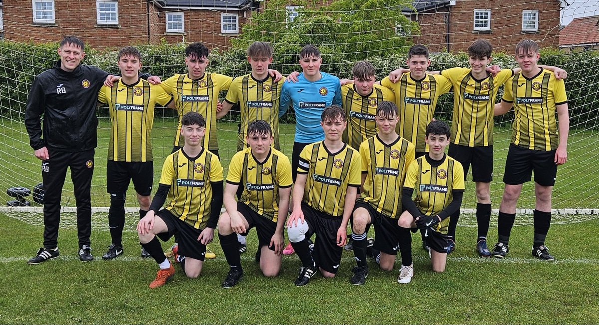 hellesdonfcdons's tweet image. Our final ever Match Day squad 💛⚽️⚽️💛 #upthedons