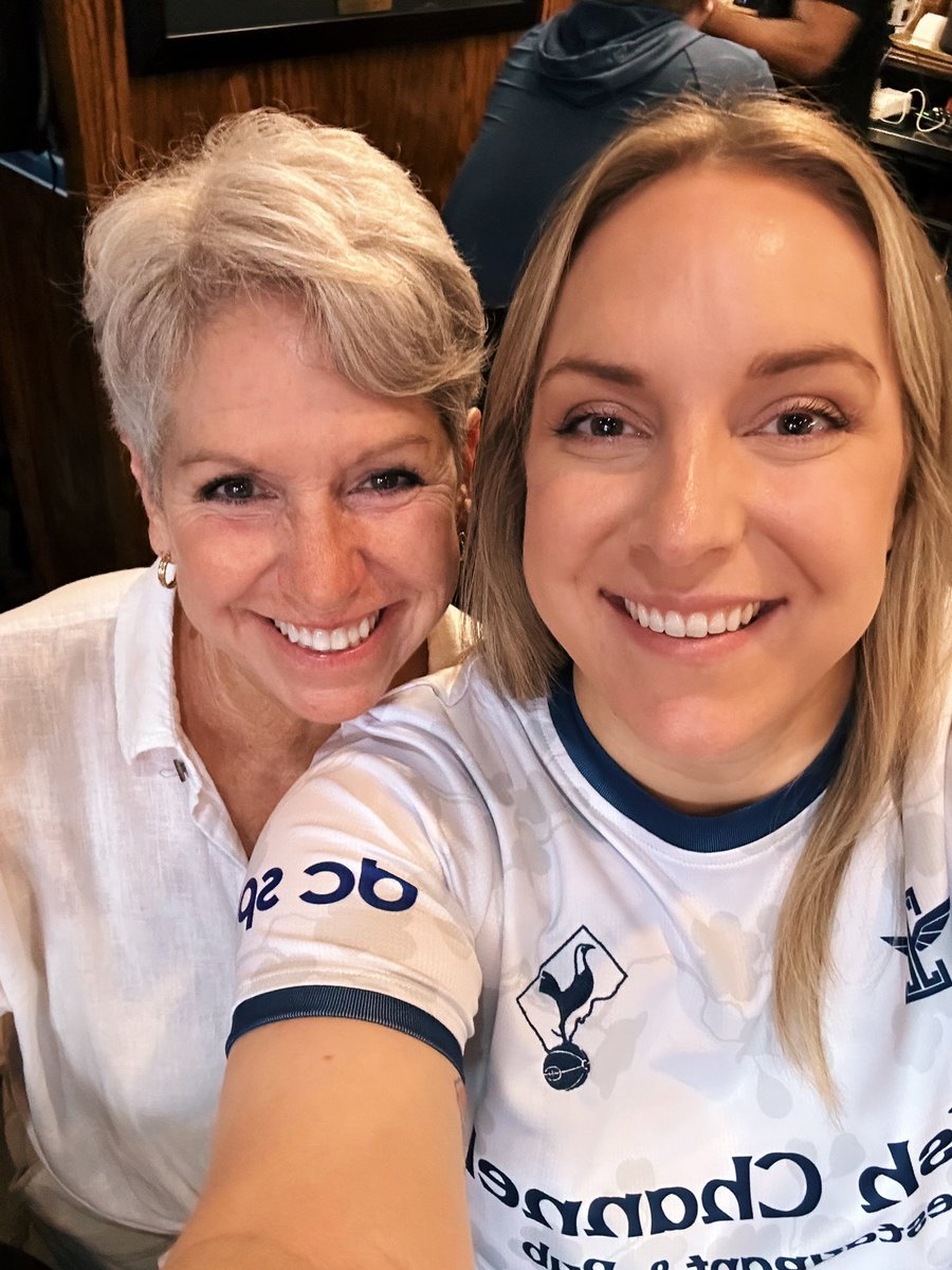 bring your mom to the pub day 🤍 #coys