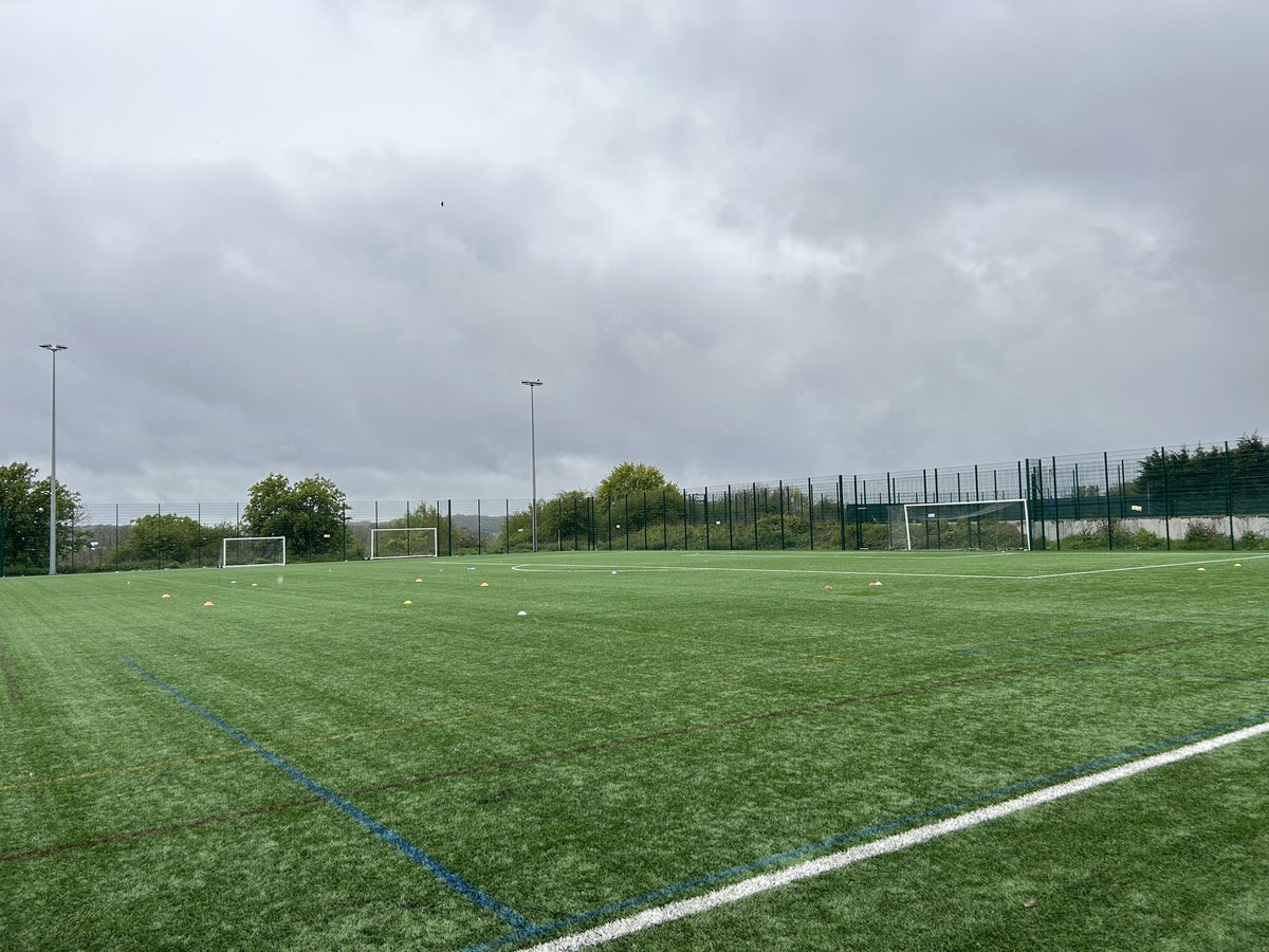 I’ve just arrived in Chesham ahead of #NCWFC’s penultimate league game of the season.

It’s great news that the game is on, but my goodness, it is soaking here.

#ncfc @pinkun