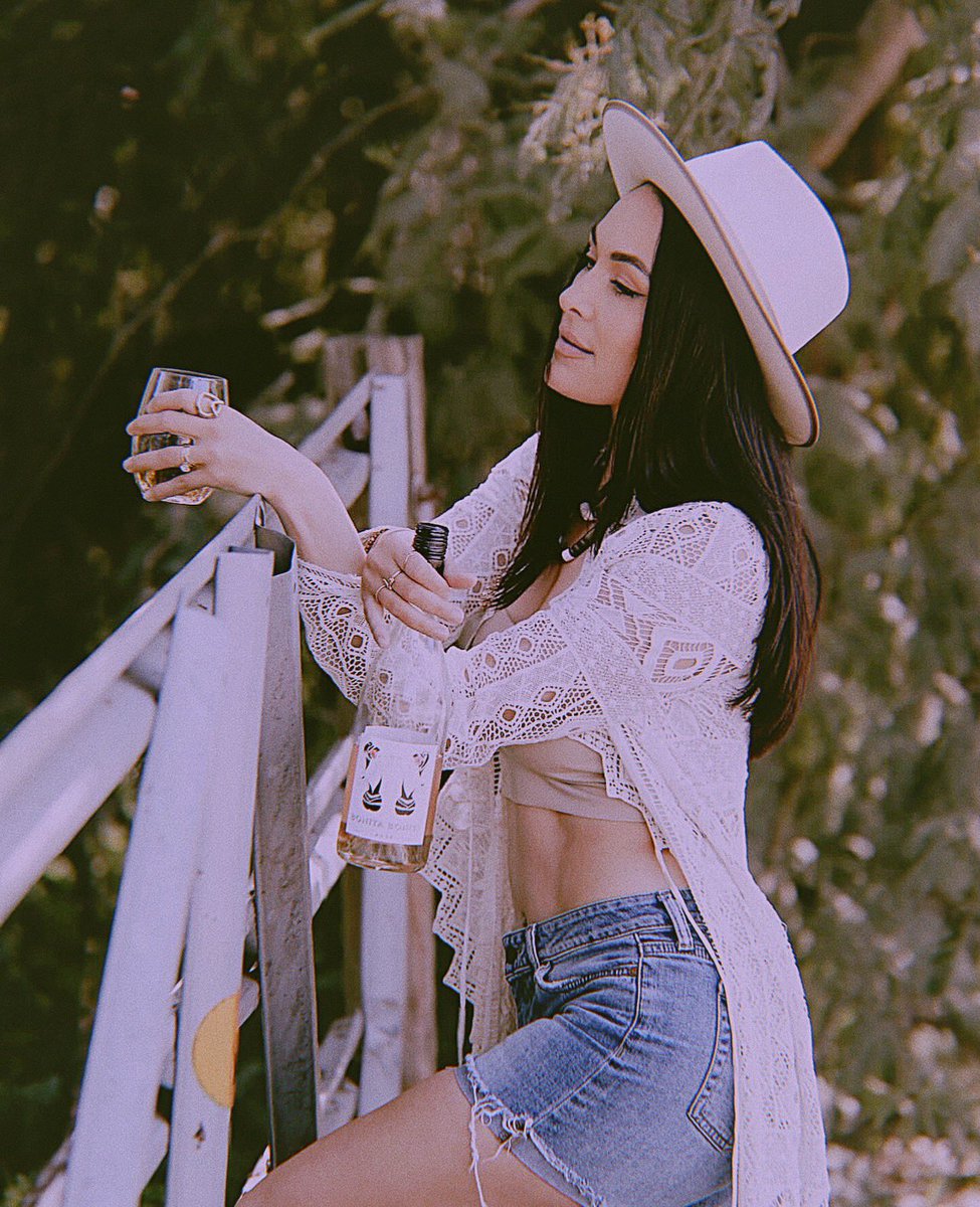 ᅠ

ᅠ

Don’t look at my abs 😜
#BONITA 

ᅠ

ᅠ