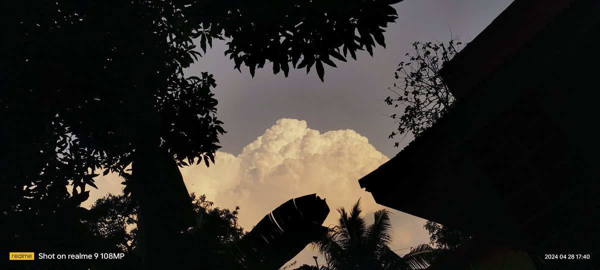 97Satapathy's tweet photo. Good evening friends...
#clouds 
#photography 
Clear your mind , watch the sky 🕊️ https://t.co/mZBbKXyeG9