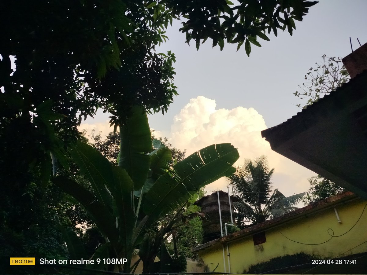 97Satapathy's tweet photo. Good evening friends...
#clouds 
#photography 
Clear your mind , watch the sky 🕊️ https://t.co/mZBbKXyeG9