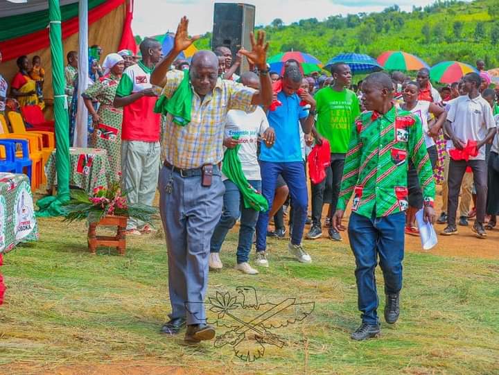 CnddfddBurung's tweet photo. #Burundi 27/04/2024
Plus de 14.200 nouveaux adhérents au Parti @CnddFdd ont été chaleureusement accueillis sur les 544 collines que compte la Province de Burunga. 
📸@CnddFdd https://t.co/xPJMzxDDDR