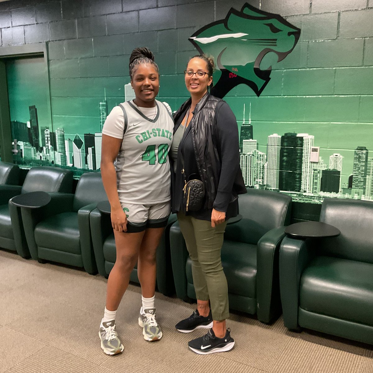 The baby of my bunch @KaylaMount34 has committed to play Basketball for Chicago State University Cougars🙌🏾💚🤍🖤Windy City do me a favor:Be good to my Motor City Girl🥰. #Proudparents
@corryne00 @ChiStateWBB @CasstechW @CTFIREDUP