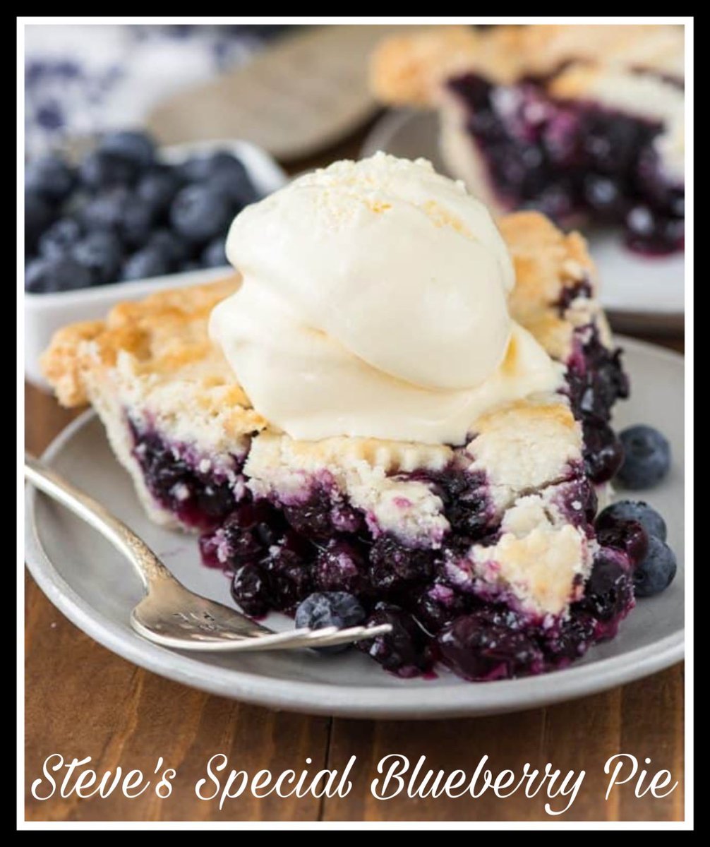Friends! Chef Jonathan is busy turning all of that fresh fruit and veg into your beloved #FurryTails Sunday carvery! We open in just one short hour. @ScotBEricTrev will be your lovely hosts today. We'll be enjoying our famous blueberry pie for pudding. See everyone very soon!