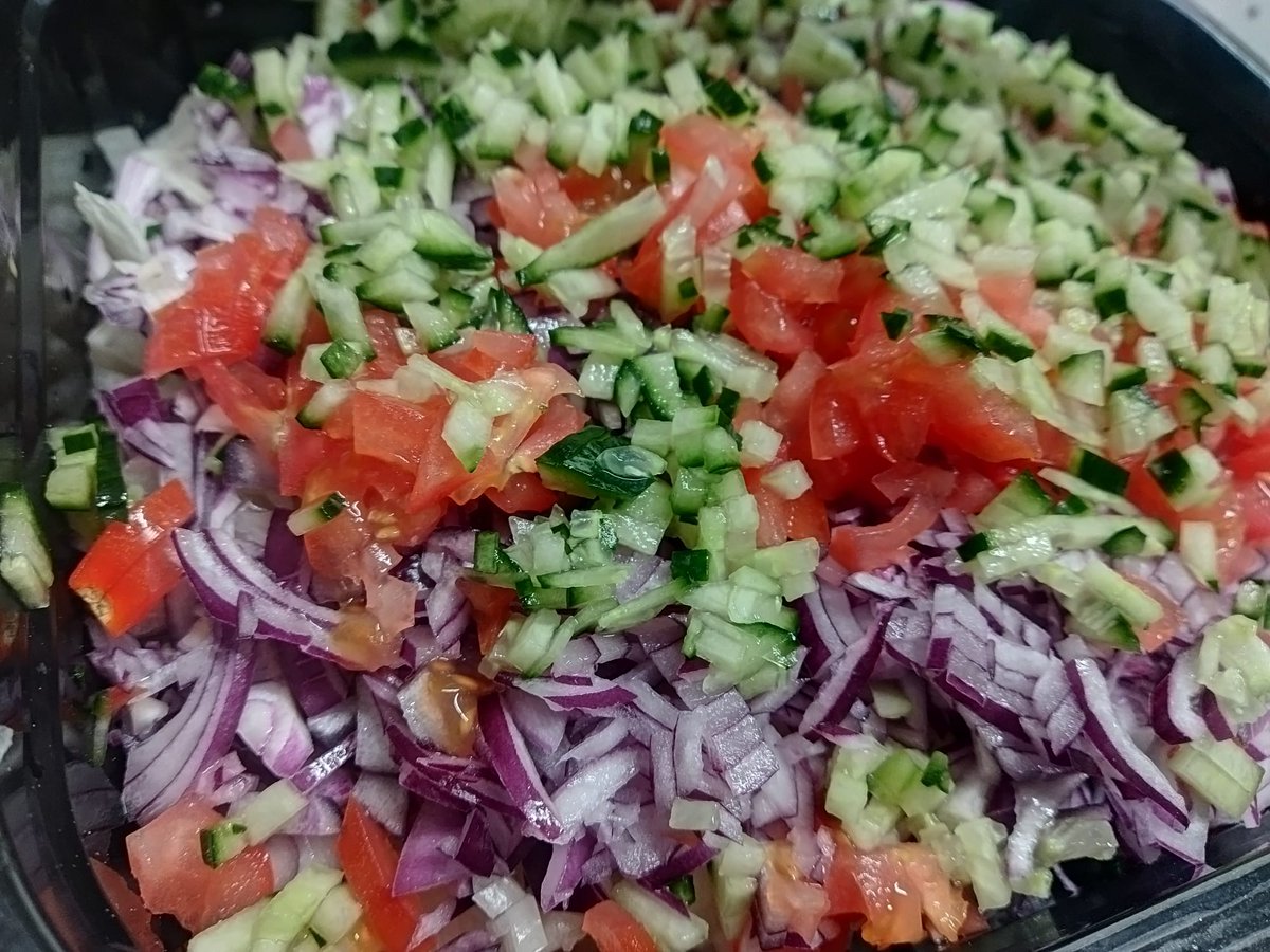 Freshly chopped and ready to go for when we open! 🧅🍅🌿 

Sprinkle this delicious onion salad mix on a tandoori starter, or on top of a saucy curry for added texture! Ooh and don't forget the poppadoms...

See you from 17:30pm
riversidespice.com

#rotherhamiswonderful