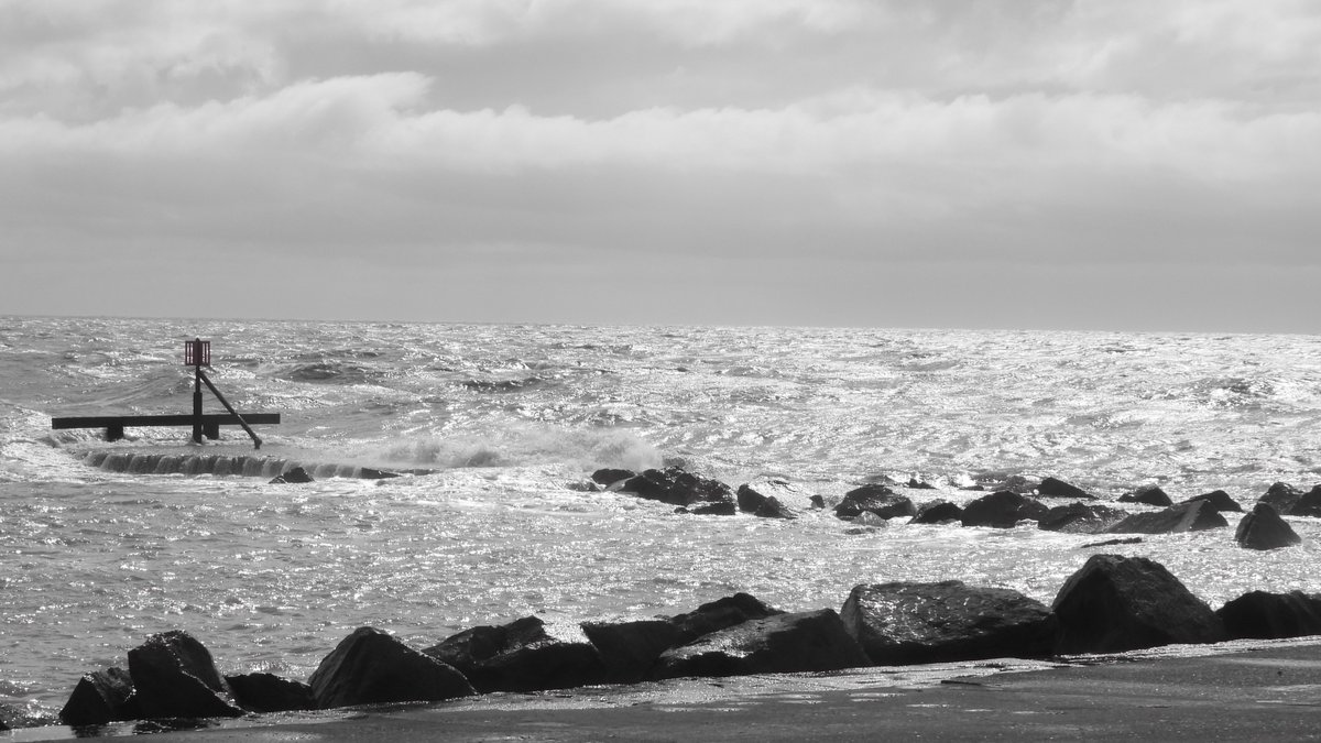 Ness Point Lowestoft this morning.
#Lowestoft
#Lowestoftness
#Nesspoint
#Northsea