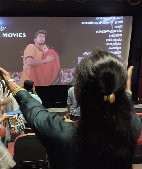 It's been 20 years of release, still Sunday shows are housefull in kaasi theatre, not only fans even family audience came to see ghilli, it was good vibe, fans gone crazy in terms of celebrations, dance for songs🔥❤️ @actorvijay Thangame love u😘🫣 #GhilliReRelease #KasiTheatre