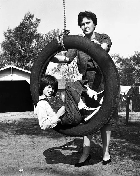 Remembering Harper Lee, author of the Pulitzer Prize winning novel 'To Kill A Mockingbird'(1960), on her birthday April 28,1926. Shown on set with Mary Badham who played Scout in the 1962 film adaptation.
#BOTD  #HarperLee  #ToKillAMockingbird

photo credit: Everett Collection