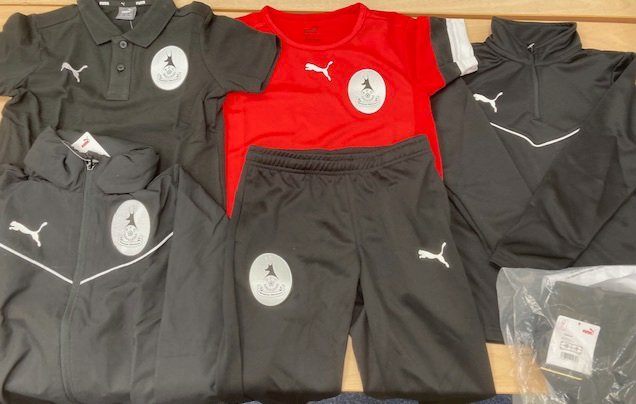 The shop will open at 6pm on Wednesday.
We still have plenty of @telfordutd Puma training wear for sale with items from just £5!
Kids sets, as shown below for just £35  - limited numbers.
Please note that we will be a man down so apologies in advance if there is a Q
#RiseAgain
🦌