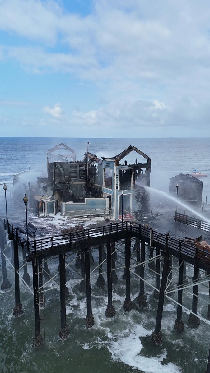 Breaking: A source reveals potential cause of Ruby’s Diner pier fire in Oceanside. Allegedly, a pop-up food vendor on the pier used the old kitchen inside the closed Ruby’s, possibly sparking the blaze. Officials are investigating this lead.
