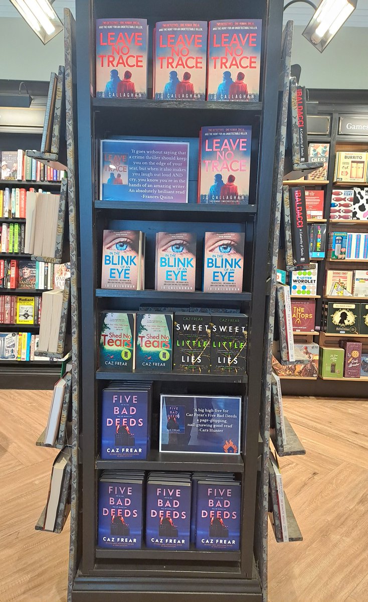 I ❤️ @WaterstonesLeam. Look at us hanging out @jo