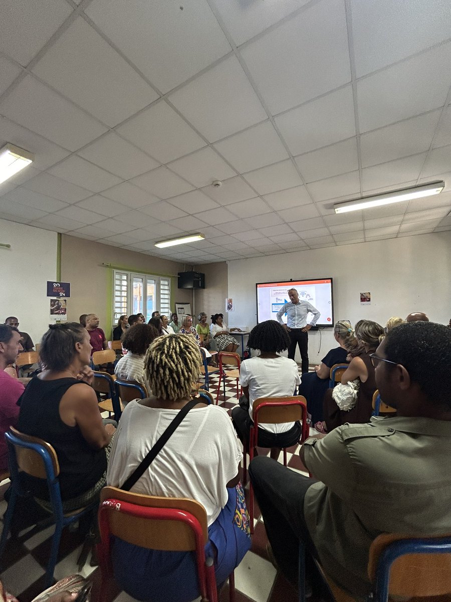 Jeudi dernier, exceptionnellement, le collège a fermé ses portes aux élèves. En effet tout le personnel était invité à une formation sur les compétences psychosociales. Une journee riche et bénéfique car a permis de renforcer la cohésion des équipes. <a href="/acmartinique/">Académie de Martinique</a>