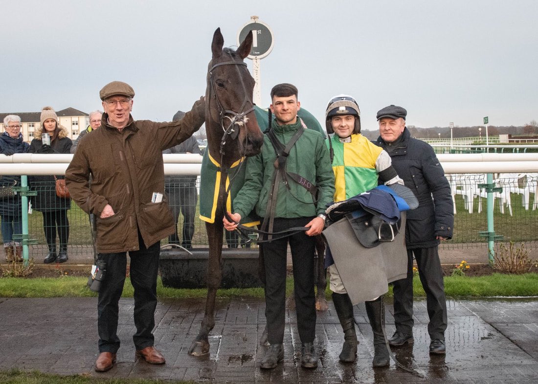 A huge thank you to our incredible owners for all of the unbelievable support this season, to our wonderful sponsors Martin and Iwona Tedham, our jockeys and to our brilliant team here at Jackdaws Castle, without which none of what we do would be possible