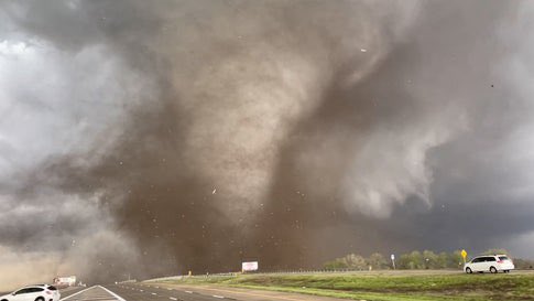 Nightmare Tornado, Enormous Debris Vortex

From The Weather Channel iPhone App #watchtheweather  weather.com/storms/severe/…