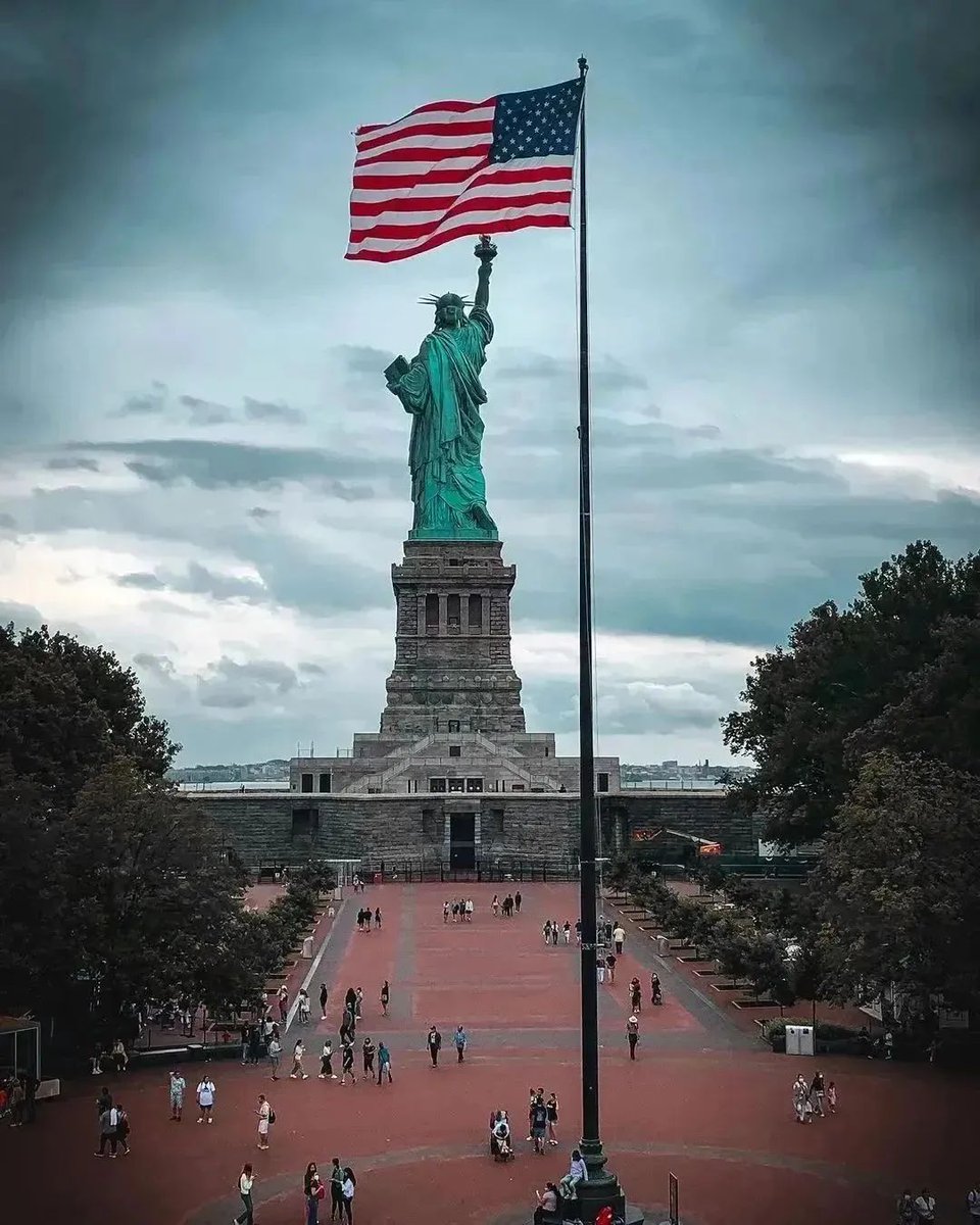Statue of Liberty, NYC 🗽🇺🇸
.
.
➢ Credit 👉🏆📸 @abeer.baninamera
.
#conexaoamerica #statueofliberty 
#newyork #newyorkcity #newyorker #newyork_instagram #newyorknewyork #supremenewyork #ilovenewyork #newyork_ig #newyorkfashionweek #newyorklife #newyorkfashion #topnewyorkphoto