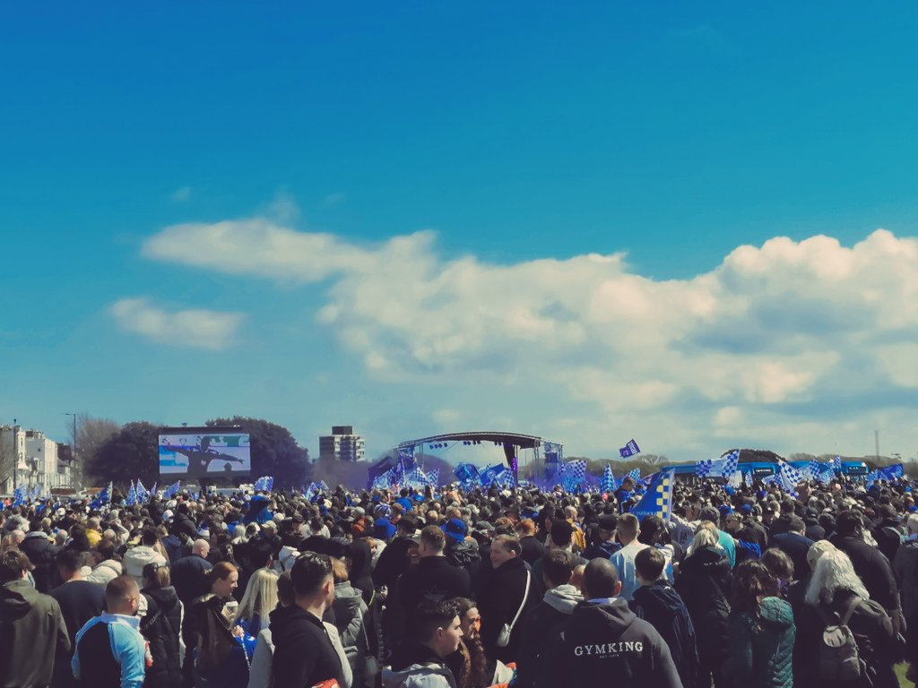 Fantastic achievement. Great atmosphere. Great people. Great team. Well done to anyone  Connected with #Pompey #portsmouthfc #EFL 🏆🏆💙⚽