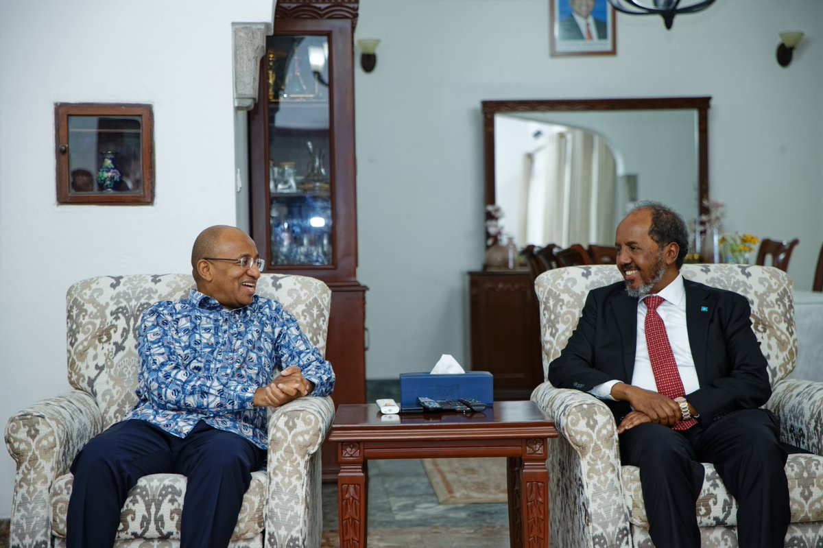 رئيس الدولة@HassanSMohamud يلتقي رئيس زنجبار
#بوابة_الصومال 
#الصومال
#زنجبار