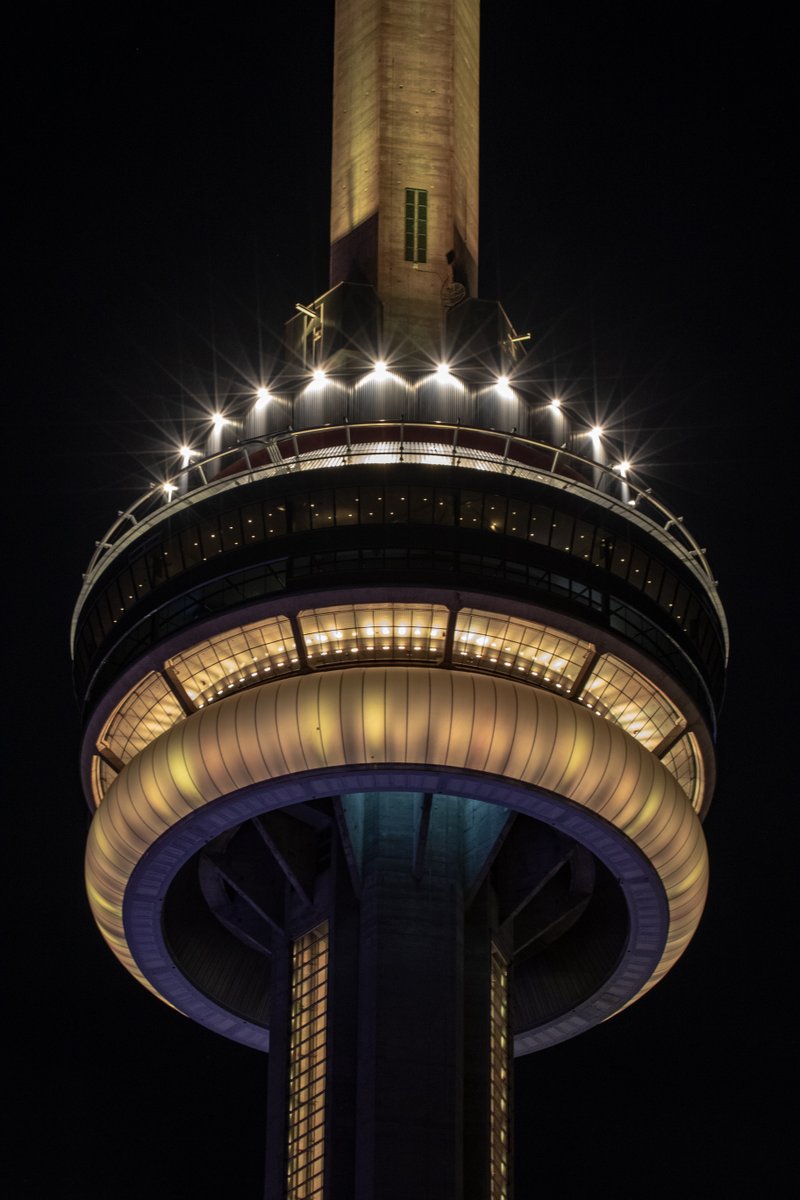 Tonight the #CNTower will be lit in yellow and black for the National Day of Mourning / Ce soir, la #TourCN sera illuminée en jaune et noir pour le Jour de deuil national