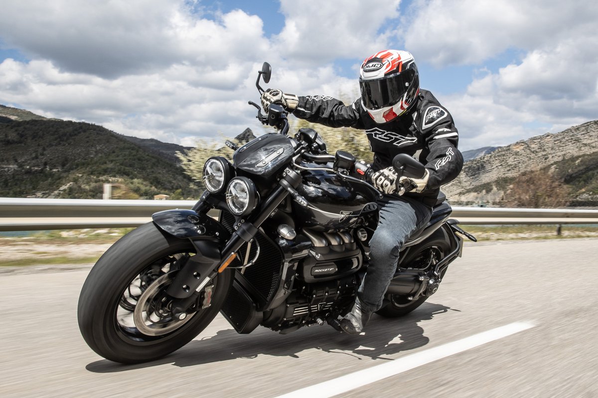 The verdict is in and it's ⭐⭐⭐⭐ overall for the new Triumph Rocket 3 Storm models. Full review at the link: ow.ly/2jgY50Rpixh