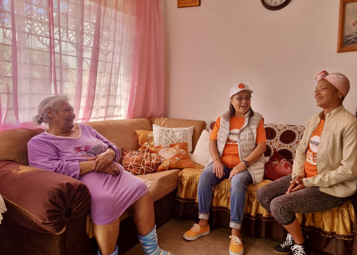 🏠 GOOD leader, @PatriciaDeLille, conducting house visits during today’s campaigning in Ottery. We put our ear to the ground & listened to the daily challenges residents face - from being concerned for their safety to poor service delivery. We are fighting to #StopTheSuffering