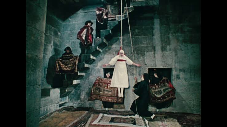 BAŞROLDE MÜZİK Sayat Nova (The Color of Pomegrenates) - Sergei Parajanov 1969 #SergeiParajanov başyapıtı film,Ermeni şair #SayatNova’nın hayatını görsel ve işitsel bir şölen halinde sunar.Filmin,şairin manastırda geçen dönemini anlatan bölümden bir kesit youtu.be/vnBqabEQELc?si…