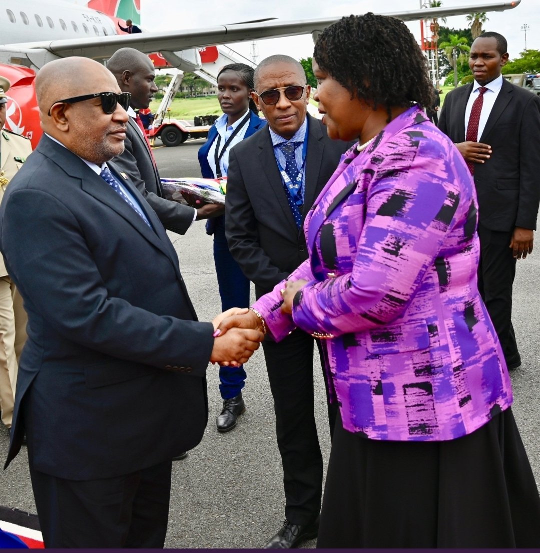 Azali Assoumani, President of Comoros was received at JKIA by Florence @WaziriBore, CS for Labour and Social Protection as diplomatic protocol is enhanced for the tens of visiting Heads of State and Governments at the #IDA21 Nairobi High Level Forum