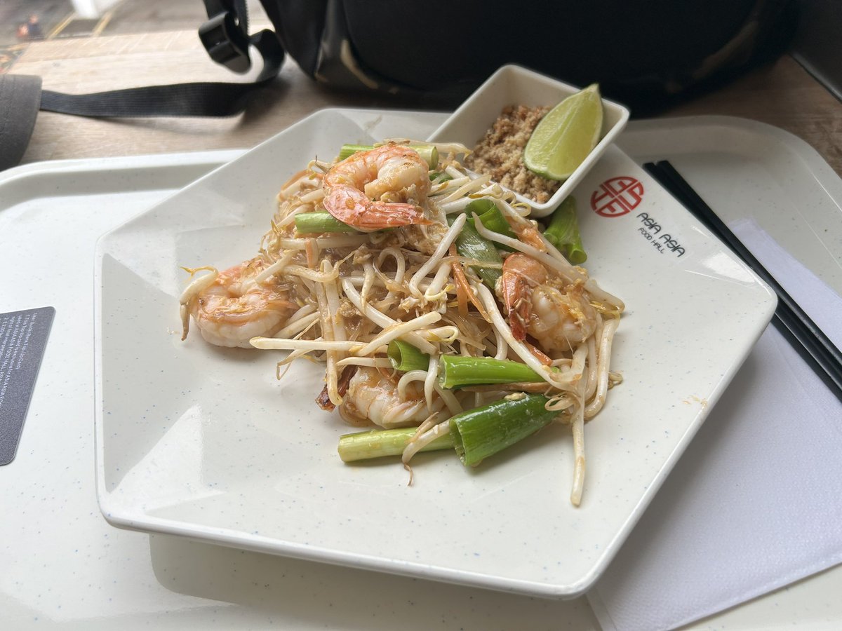 Pad Thai today before I head off to the smoke for a gig. Life ain’t that bad really.