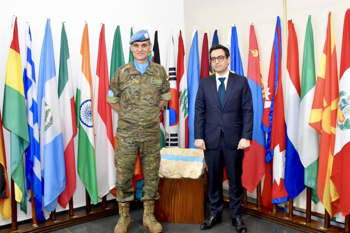 A pleasure to welcome French foreign affairs minister @steph_sejourne to @UNIFIL_ today. We discussed the current situation and I thanked him for France's commitment and contribution of nearly 700 peacekeepers working to restore security and stability along the Blue Line.