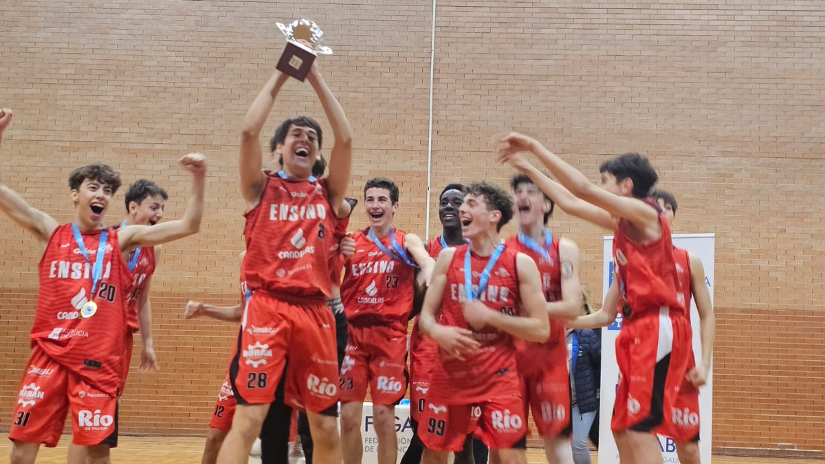 SOMOS CAMPEONES GALLEGOS ‼️‼️‼️
El equipo cadete masculino se impuso en la final a <a href="/OBRADOIROCAB/">MONBUS OBRADOIRO</a> en Santiago y jugará el Campeonato de España como CAMPEÓN GALLEGO 👏👏