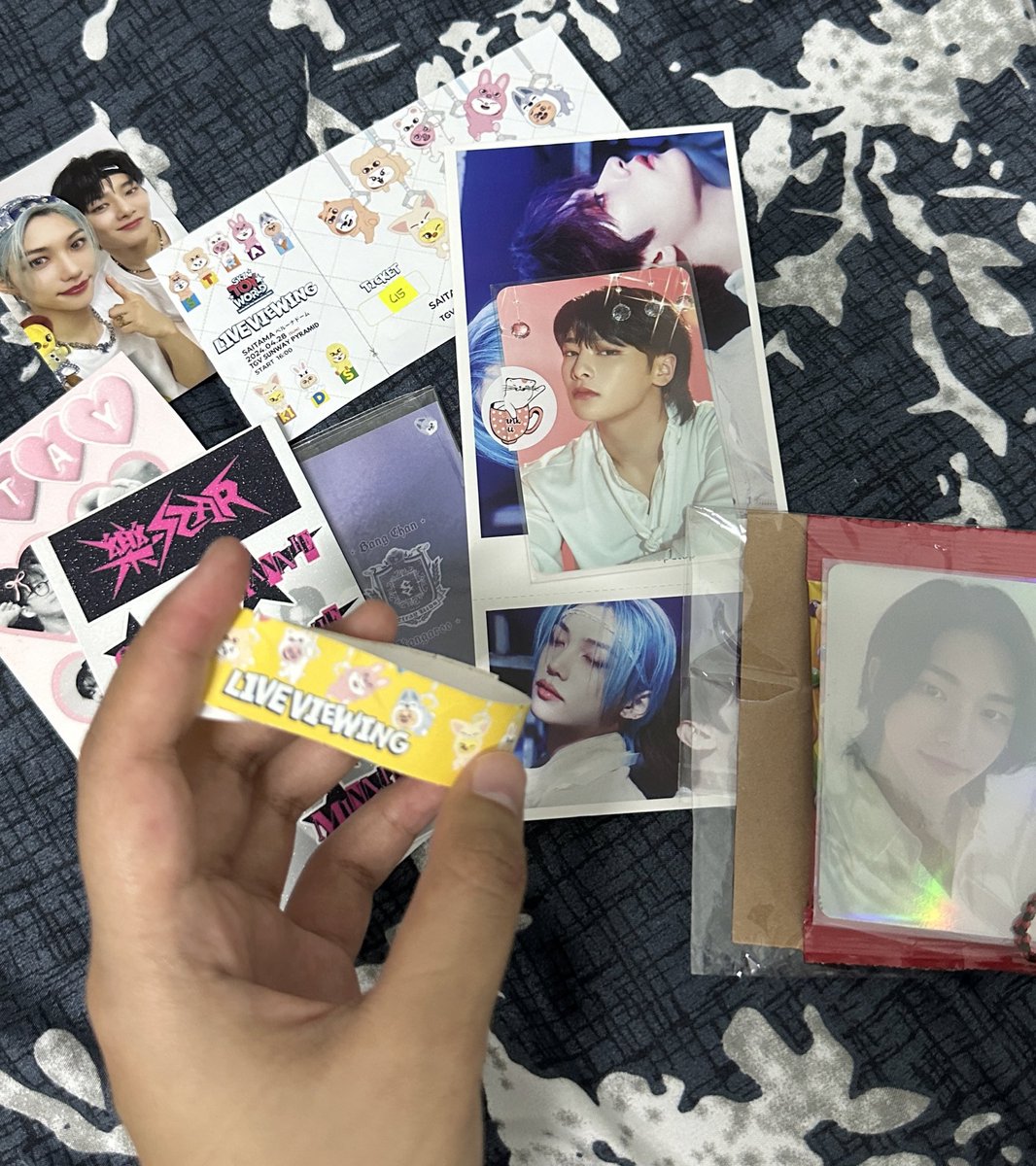 perks of having small hand, j could get this out without having to cut it. these are the freebies that I received thankyousomuch stays 💓 #skzfmkl