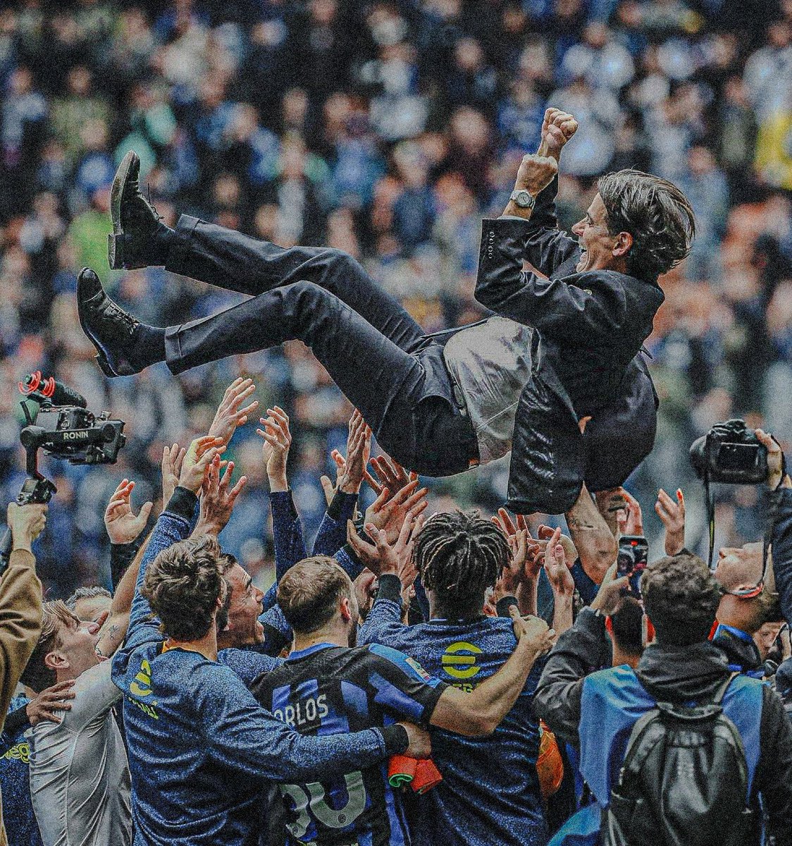 Thank you Simone inzaghi for this season that will not forget in the history of Inter .. 🇮🇹🏆