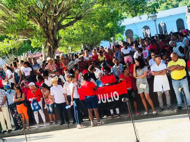 El Cobre en #SantiagodeCuba realiza su acto por el 1ero de Mayo Por Cuba juntos creamos #SiempreSantiago
#camsantiagodecuba