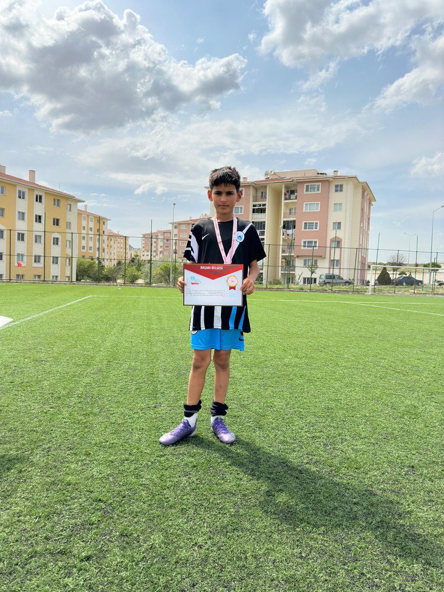 Okul Sporları Takviminde yer alan küçükler Futbol müsabakalarında ilimizi temsil eden Yıldırım Beyazıt İHO Kırşehir'de yapılan müsabakalar sonucunda Gurubunda Şampiyon olarak ilimizi Türkiye yarı Finallerinde temsil etmeye hak kazandılar. Okulumuzu ve Sporcularımızı Tebrik…