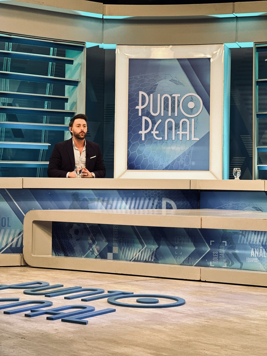 “Peñarol tiene todo para abrochar el Apertura en esta semana. Si gana los próximos dos partidos no lo saca nadie” 🗣️ @oscarbelo en #PuntoPenalEnEl10