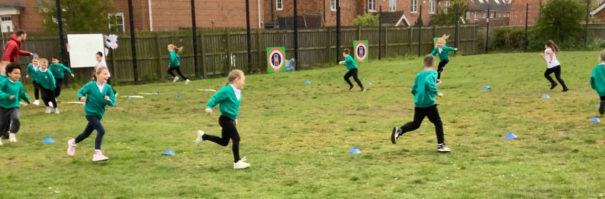 2HE playing caterpillar cricket in the get ahead session with Peter this afternoon, they had a great time and asked if we could play it every week! @letsgetahead @GetSet4Ed