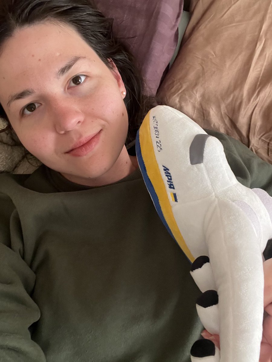 Me and my cuddly Mriya 🇺🇦 (And yes, I’m in bed at 2pm on a Sunday)