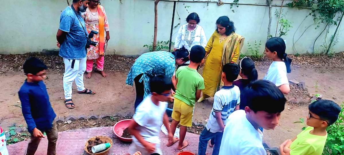 Sri Sri Kids Gardening course with these 40 tiny enthusiasts, teaching kids about gardening not only fosters a love for nature but here they explore the vivid flavours of gardening. This program was held on 26 - 28 April 24 at Jalgaon TOK, Maharastra.