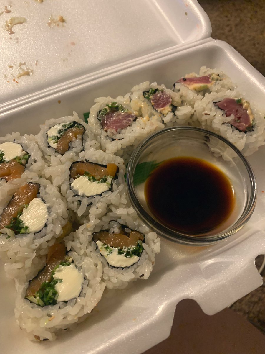 smoked salmon roll tasted like butt -5/10, spicy tuna roll saved my life 1834772/10