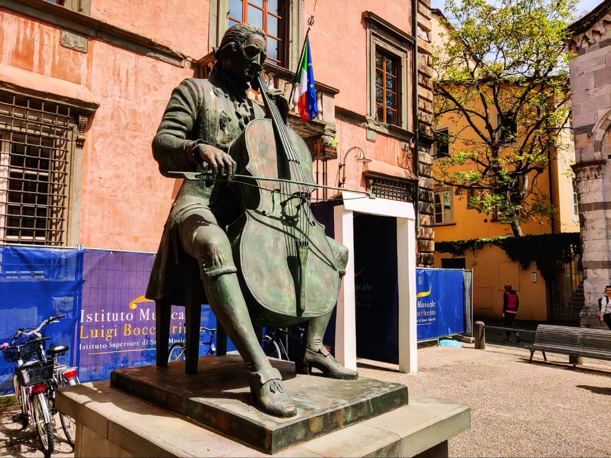 Luigi #Boccherini a #Lucca, se la suona e se la canta