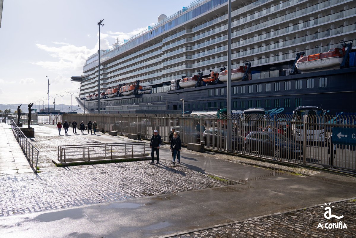 ⚓ El Mein Schiff 4 ya se encuentra en A Coruña y trae consigo a unas 2.500 personas. Les damos la bienvenida a la ciudad y esperamos que la disfruten ✨

#VisitCoruna #CulturadeVivir