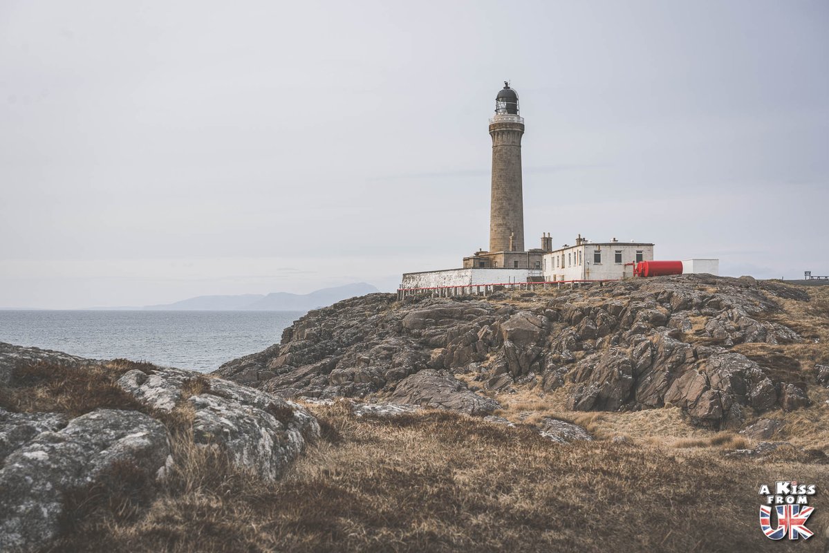 Le beau phare d'Arnamurchan qui vieille sur les côtes de ce coin délicieusement sauvage de l'ouest de l'Ecosse 🤩🏴󠁧󠁢󠁳󠁣󠁴󠁿

Qui s'est déjà aventuré dans cette région loin des sentiers battus ?

➕ akissfromuk.com/post/visiter-a…

#Scotland #scotlandiscalling @VisitScotland