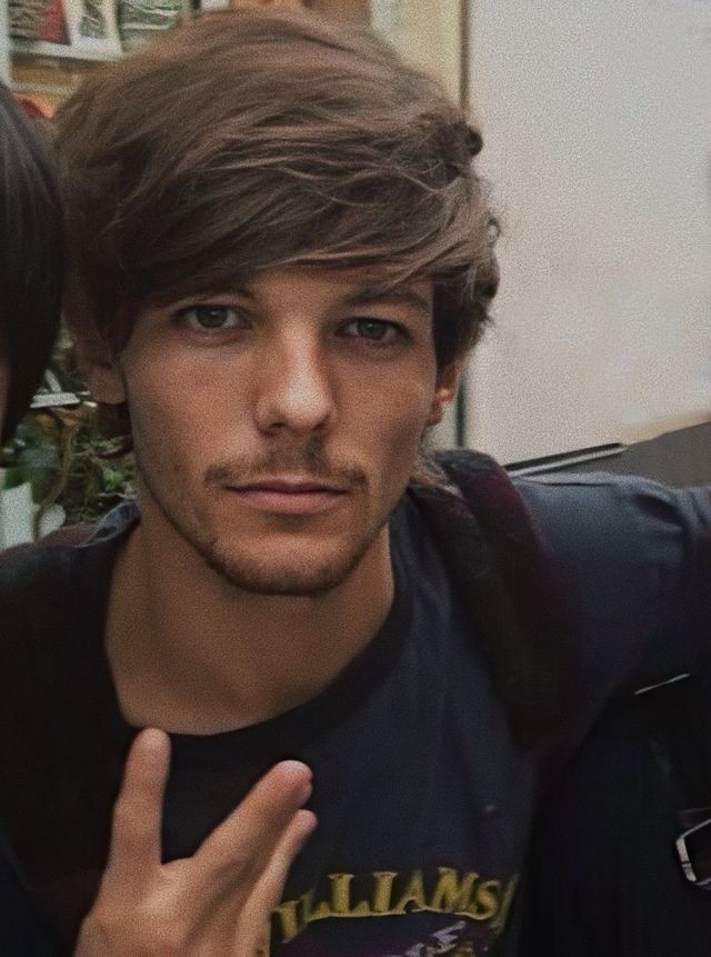 Pinterest is addicting 

(Thread of random pics of Louis I forgot/didn't know existed)