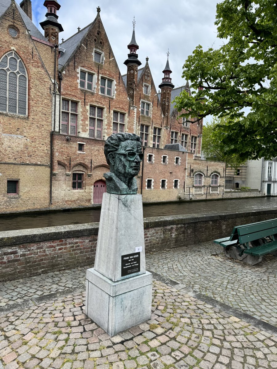 @JayPaterno  I’m on vacation in Brugge, Belgium.  Thought I saw a bust of your dad.  LOL