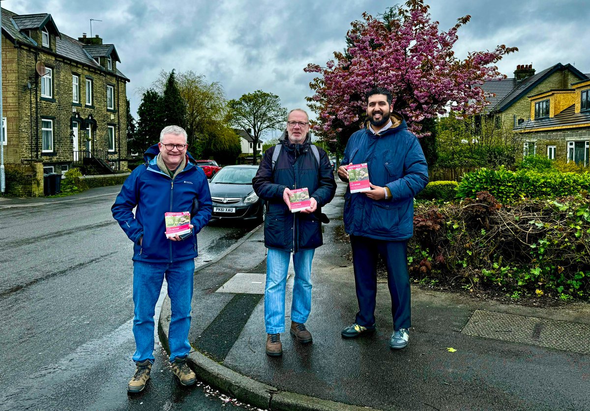 Last few days of @UKLabour campaign in #Wibsey with @dave4wibsey and @faizilyas Great team . @JudithCummins