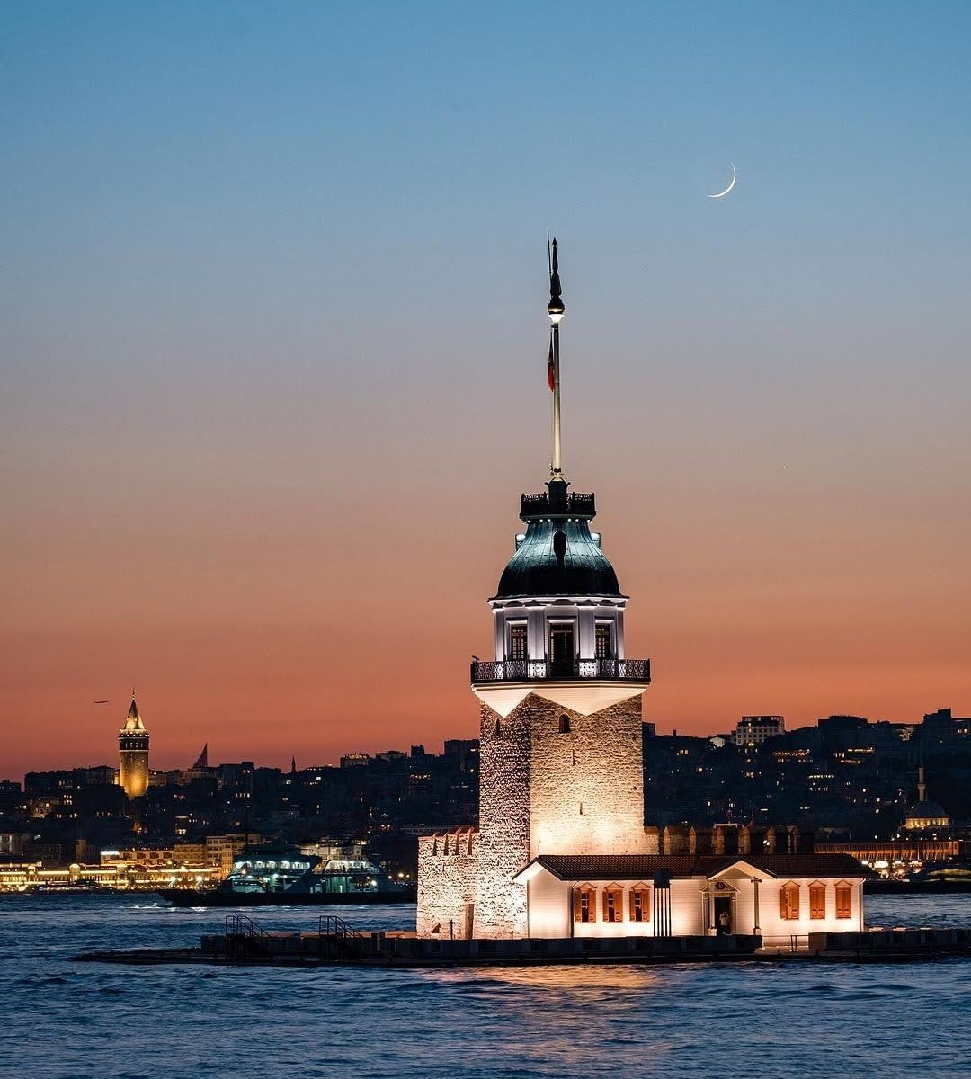 Maiden's Tower, Istanbul, Turkey 🇹🇷

 RT @GoTurkiye_jp: トルコ イスタンブル 乙女の塔